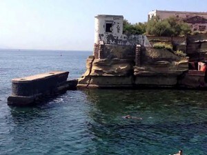 Spiaggia del Parco Sommerso della Gaiola a Posillipo