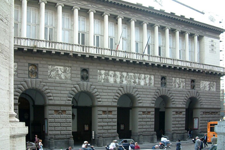 Ingresso del Teatro San Carlo di Napoli