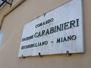 L'insegna dei carabinieri di Secondigliano–Miano