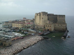 Castel dell’Ovo e Borgo marinari (@jvagle).