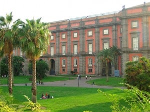 Real Bosco di Capodimonte davanti all'omonimo Museo