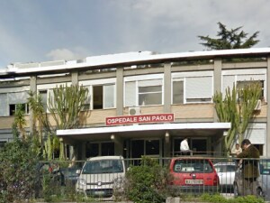 L’esterno dell’ospedale San Paolo di Napoli