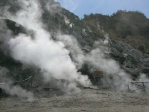 Fumarole sul Vulcano Solfatara, a Pozzuoli