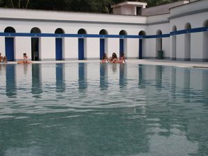 Piscina esterna nel parco delle Terme di Telese