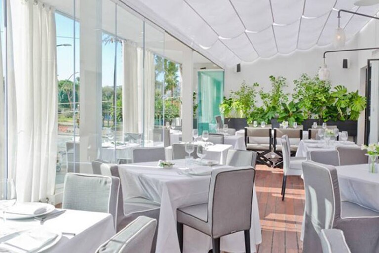 Interno del Ristorante Terrazza Calabritto (Facebook).