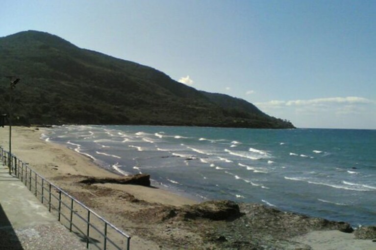 Baia di Trentova, Agropoli (Wikipedia). 