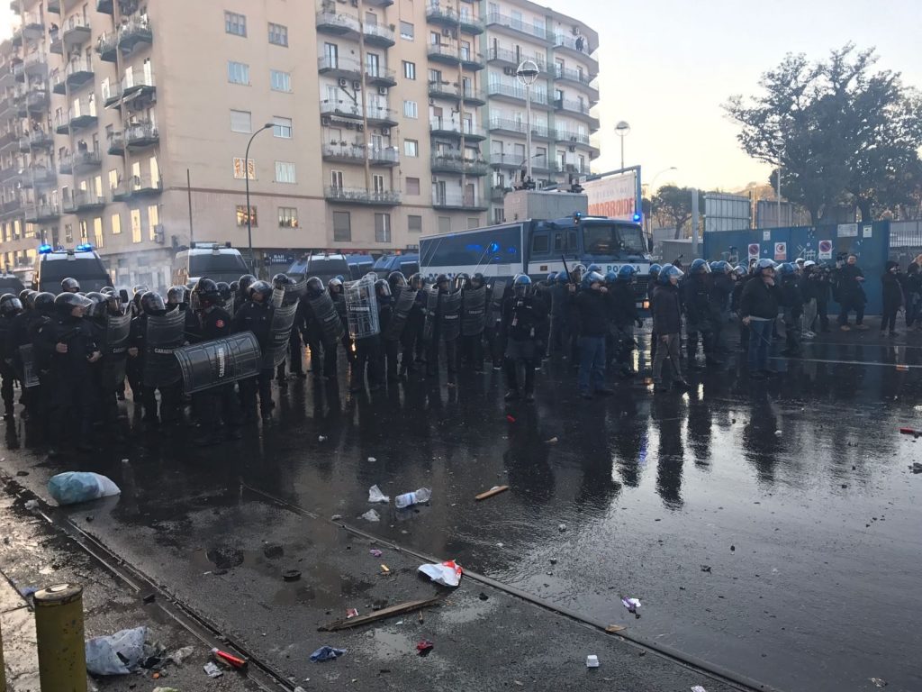 Gli scontri a Fuorigrotta