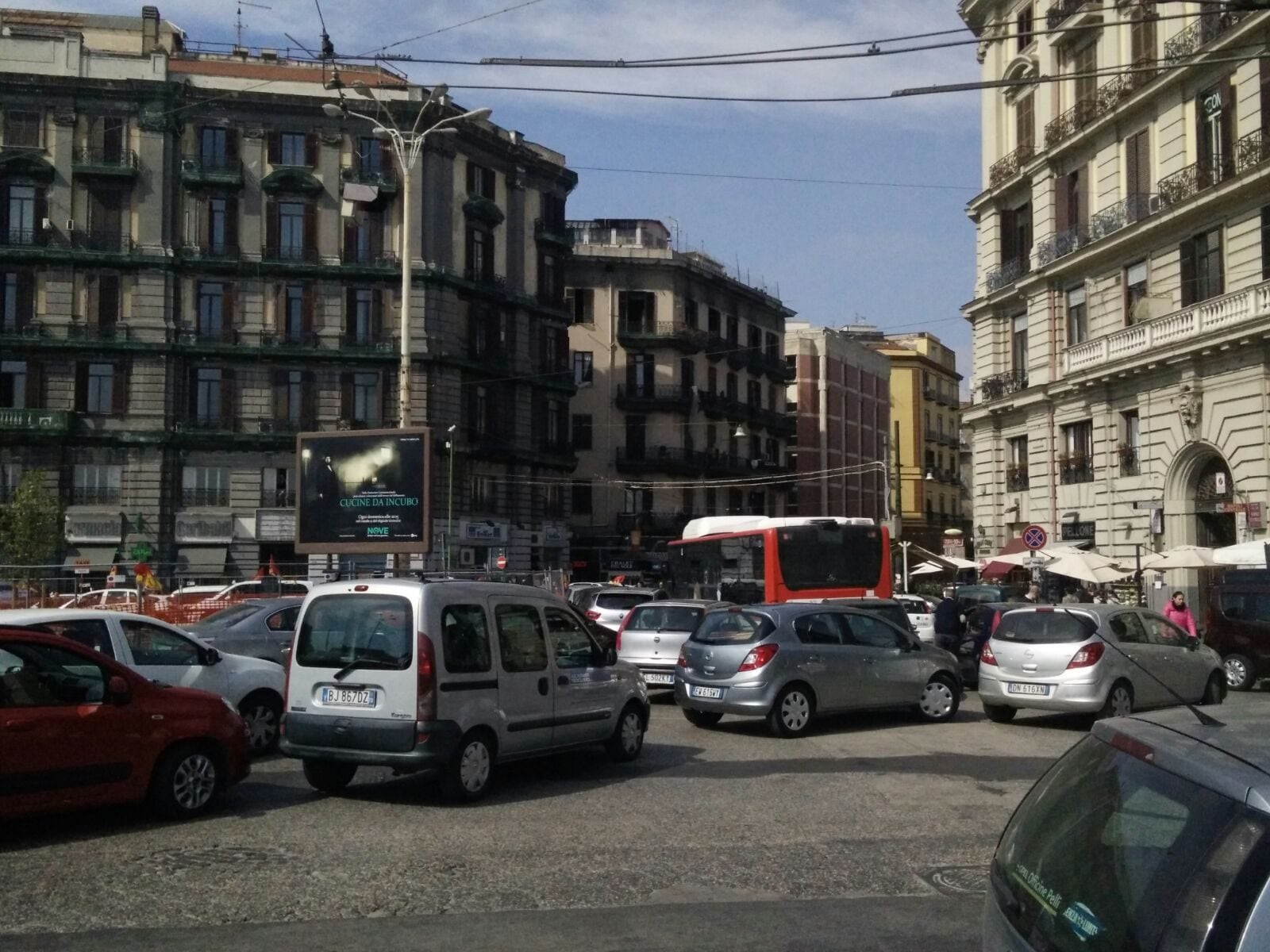Traffico bloccato nei pressi della Stazione Centrale