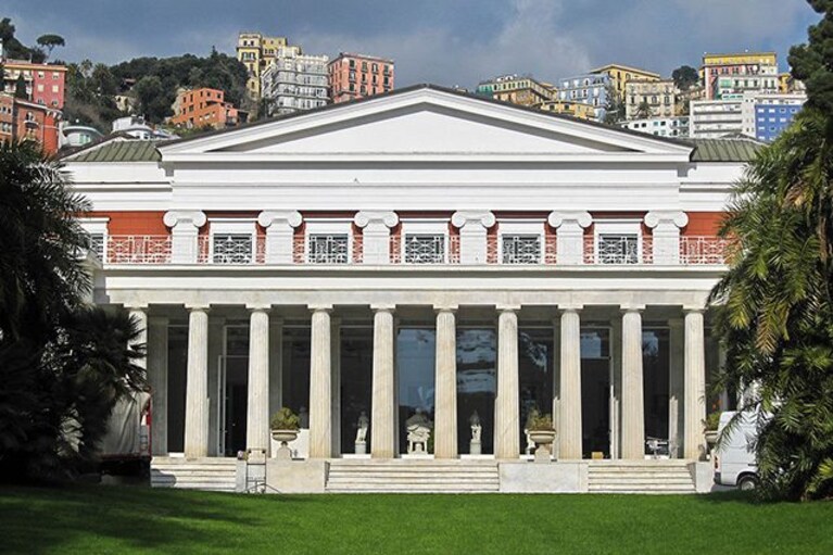 Esterno di Villa Pignatelli (Wikipedia).