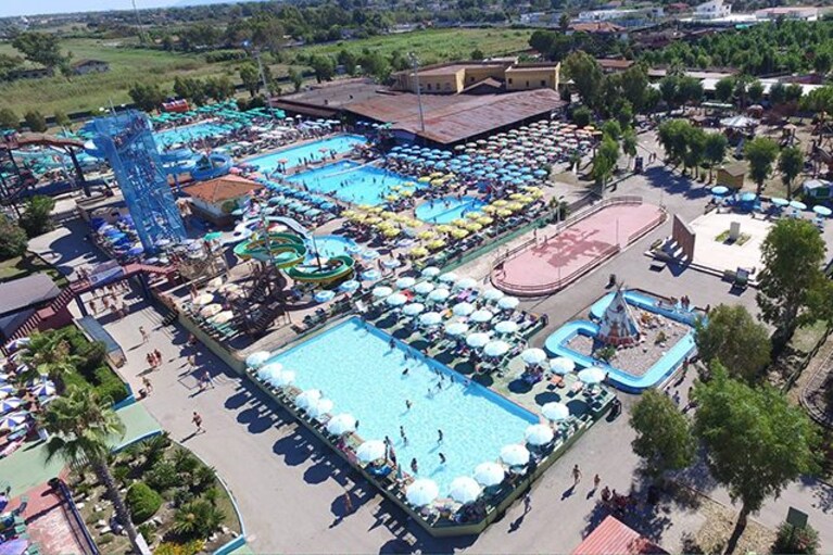 Le piscine di Ditellandia viste dall'alto (Facebook).