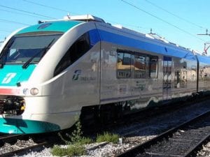 Persona investita e uccisa da un treno tra Aversa e Villa Li