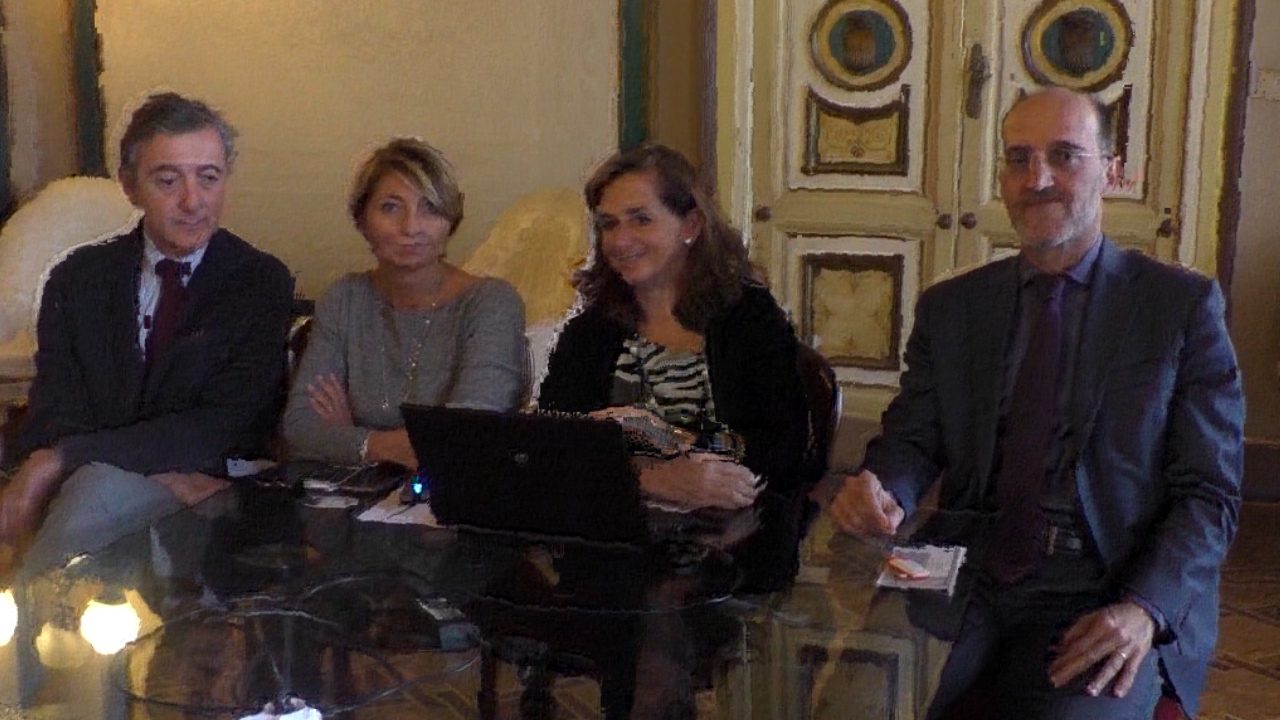 L’’Assessore ai Trasporti Calabrese, lo spagnolo Barrutia, con al centro il Segretario Generale del Comune di Napoli Magnoni ed il Dirigente dell’Area tecnica Riccio.