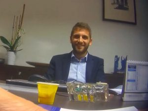 Roberto De Luca in un fotogramma della video inchiesta di Fanpage.it