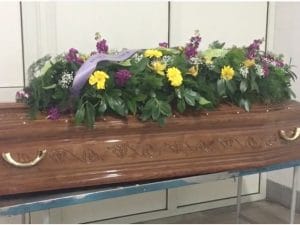 Il feretro dell’appuntato dei carabinieri Luigi Capasso depositato nell’obitorio del cimitero di Poggioreale
