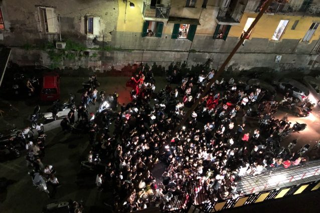 Concerto neomelodico in via Albanese, a Porta Capuana