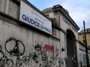 La ex caserma Garibaldi, sede del Giudice di Pace di Napoli