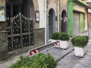 Via De Pace chiusa per comunione
