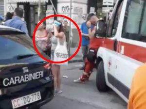 Nel tondo la ragazzina aggredita al Vasto, a Napoli (frame di un video pubblicato su Facebook dall’utente "Ciro l’idraulico")
