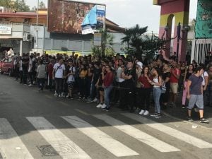 Caos alla fermata bus della metro Chiaiano–Piscinola
