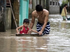 I danni causati dal tifone Mangkhut nelle Filippine (LaPresse)