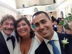 La coppia Ciarambino–Migliorini col testimone, il vicepremier Di Maio