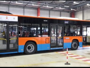 Uno dei nuovi autobus in dotazione all’Azienda Napoletana Mobilità.