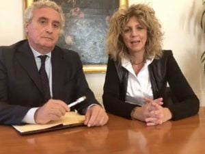 Francesco Floro Flores e il Ministro per il Sud, Barbara Lezzi (Foto: Facebook/Barbara Lezzi)
