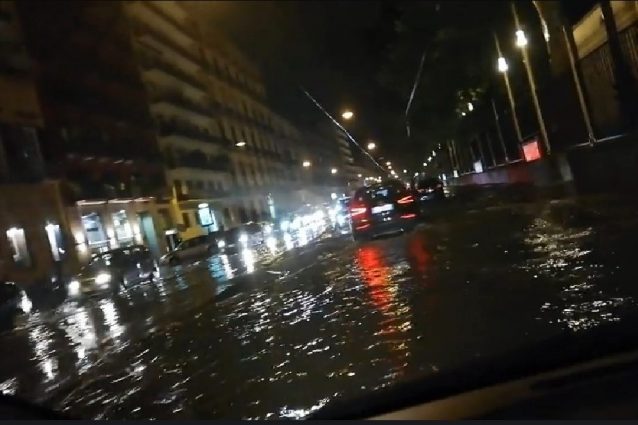 La Riviera di Chiaia allagata