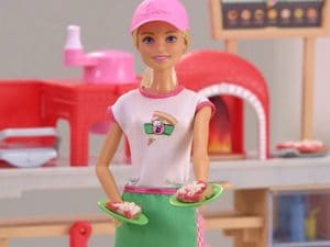 La Barbie Pizzaiola prodotta dalla Mattel.
