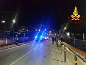 Il ponte da cui il ragazzo ha tentato il suicidio (Foto: Vigili del fuoco)