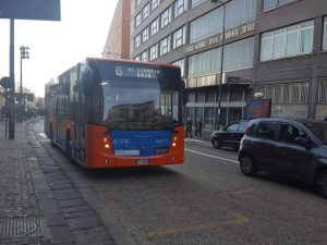 Uno dei nuovi autobus modello Citymood da oggi in servizio nelle strade di Napoli.