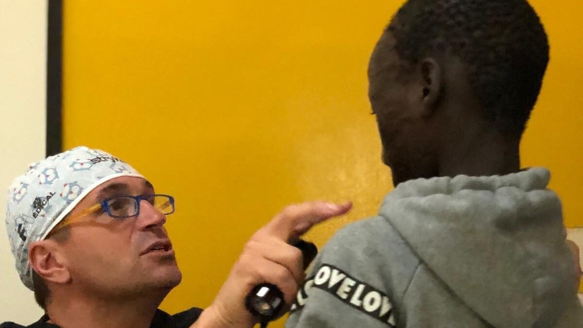 Cheikh Ndiaye, il bimbo senegalese gravemente ustionato.