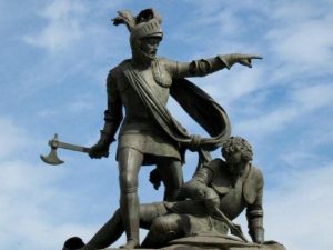 Il monumento di Barletta che celebra la vittoria di Ettore Fieramosca su Guy de la Motte.