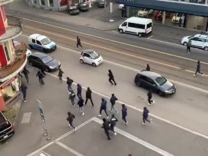 Gli scontri a Zurigo, poco prima della gara tra gli svizzeri ed il Napoli.