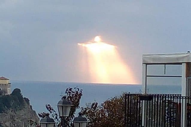 La foto del "Cristo sul mare di Agropoli" scattata da Alfredo Lo Brutto
