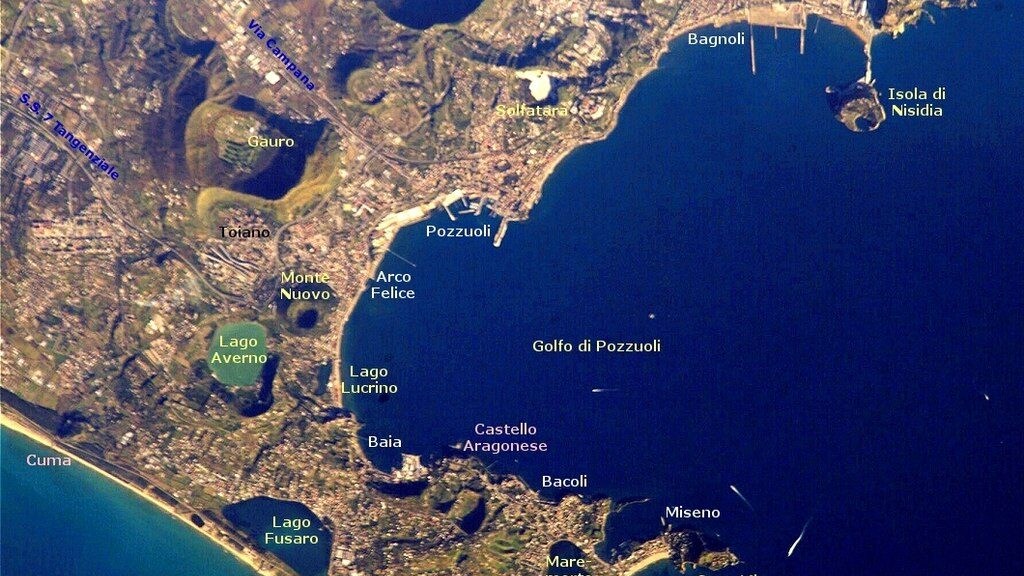 La caldera dei Campi Flegrei.