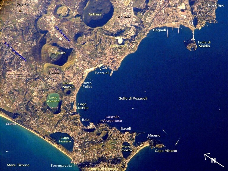 La caldera dei Campi Flegrei.