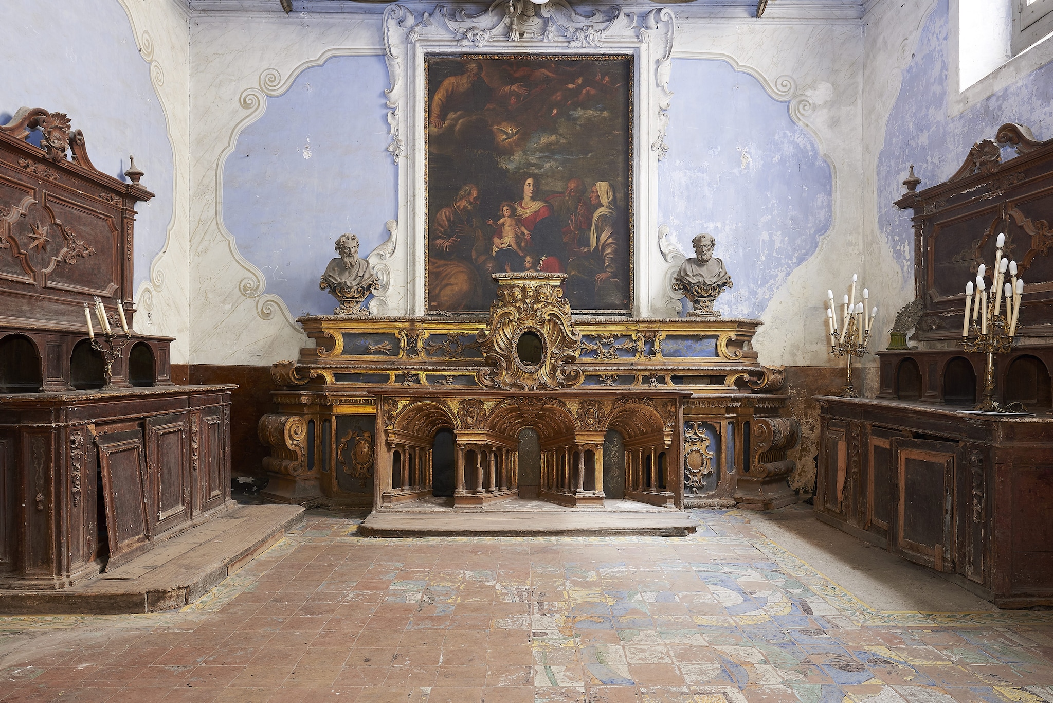 L'altare ligneo settecentesco conservato nella sacrestia della Chiesa (foto: Associazione Respiriamo Arte).