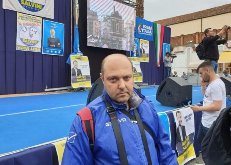 Il fotoreporter Fabio Sasso prima del comizio di Salvini (Foto: sindacatogiornalisti.it)