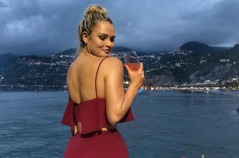 Kinsey Wolanski ad Amalfi.