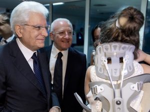 Mattarella con la piccola Noemi. Foto Quirinale