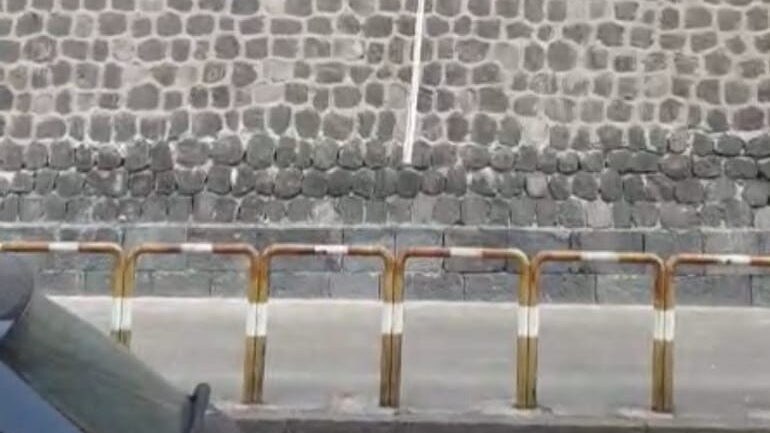 Una foto del lenzuolo utilizzato per la fuga dal carcere.