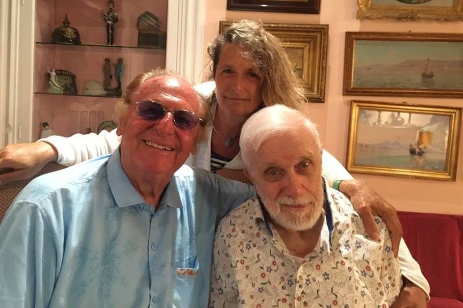 La foto scattata al 90esimo compleanno di Luciano De Crescenzo