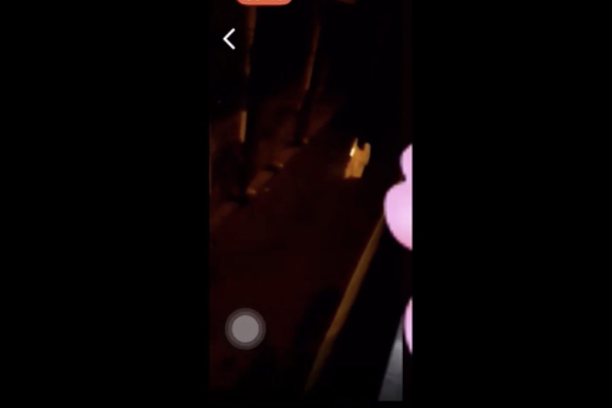 La ragazza travestita da Samara su via Caracciolo, nel Rione Salicelle di Afragola.