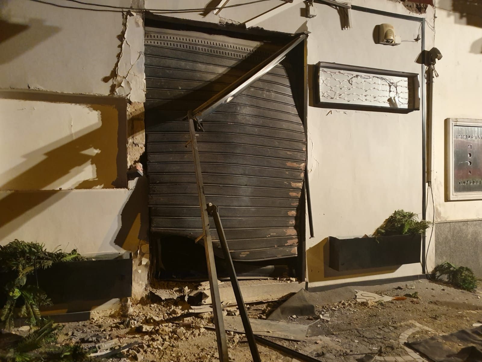 L’esplosione davanti al negozio di Via Mazzini dello scorso 5 settembre 2019.
