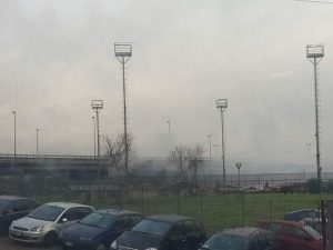 Una delle immagini dei fumi "avvistati" dall'istituto Galileo Ferraris di Scampia.