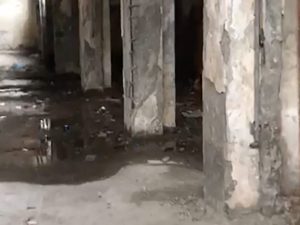 Le condizioni delle fondamenta di uno degli stabili