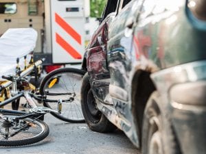 incidente-bici-ciclista-investito-investimento-bicicletta-casco-bambini-8-300x225.jpg