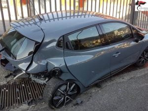 Una delle due auto coinvolte nell'incidente.