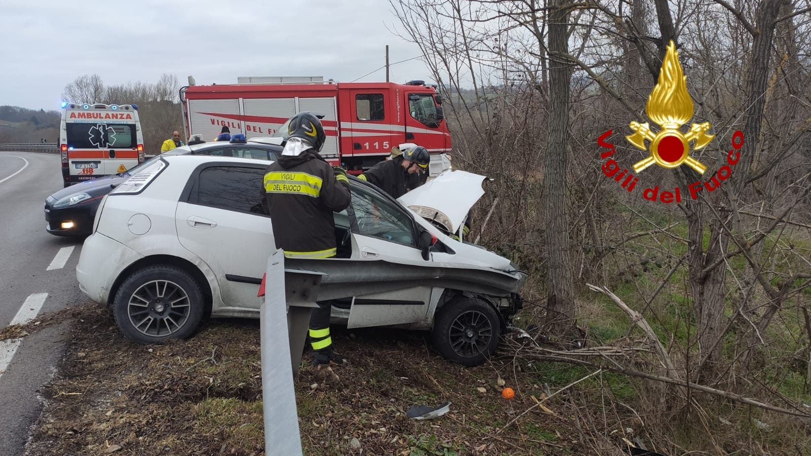 </strong> L’automobile finita fuori strada lungo la Ofantina.